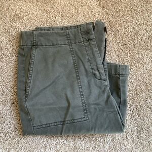 NWOT J Jill Olive Green Walking Shorts, size 4
